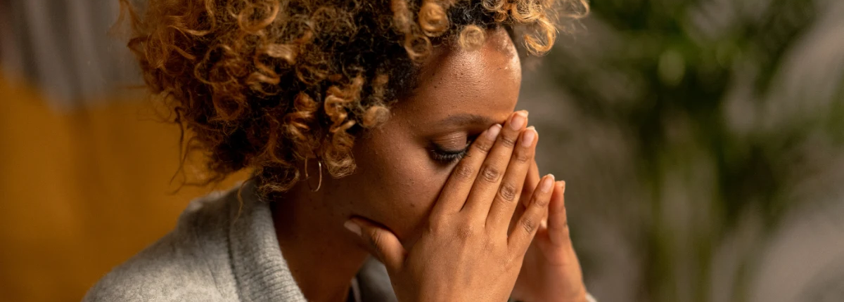 Joyce, de coach van Coaching with Joy, kan ondersteunen bij het verhelpen van een seizoensgebonden depressie.