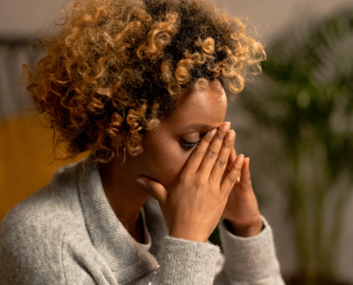 Joyce, de coach van Coaching with Joy, kan ondersteunen bij het verhelpen van een seizoensgebonden depressie.